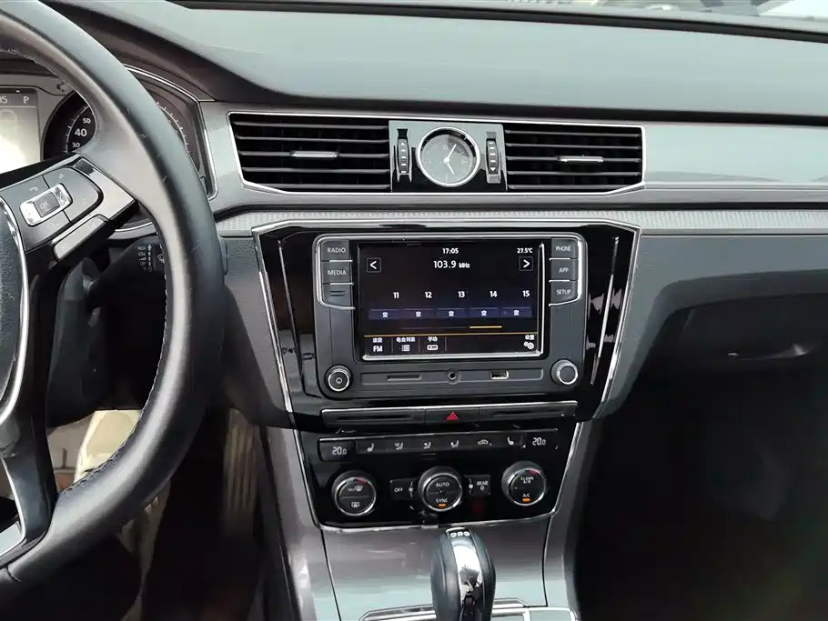 Volkswagen Passat 2017 330TSI DSG Prestige фото 13