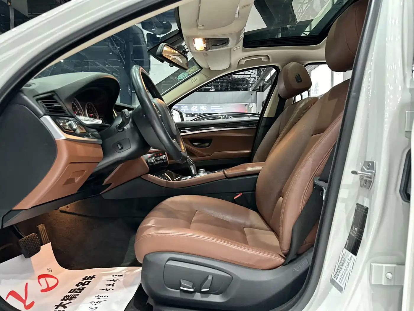 BMW 5 Series 2017 520Li Classic Edition фото 4