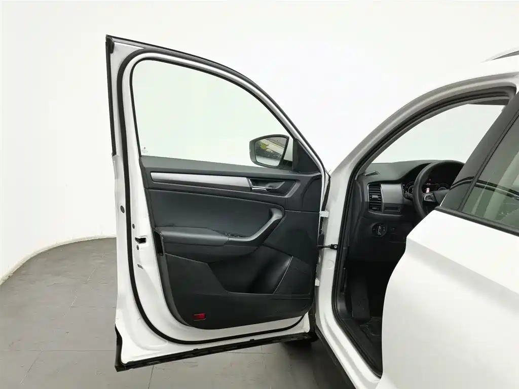 Škoda Kodiaq 2019 Facelift TSI330 5-seat 2WD Comfort China VI фото 8