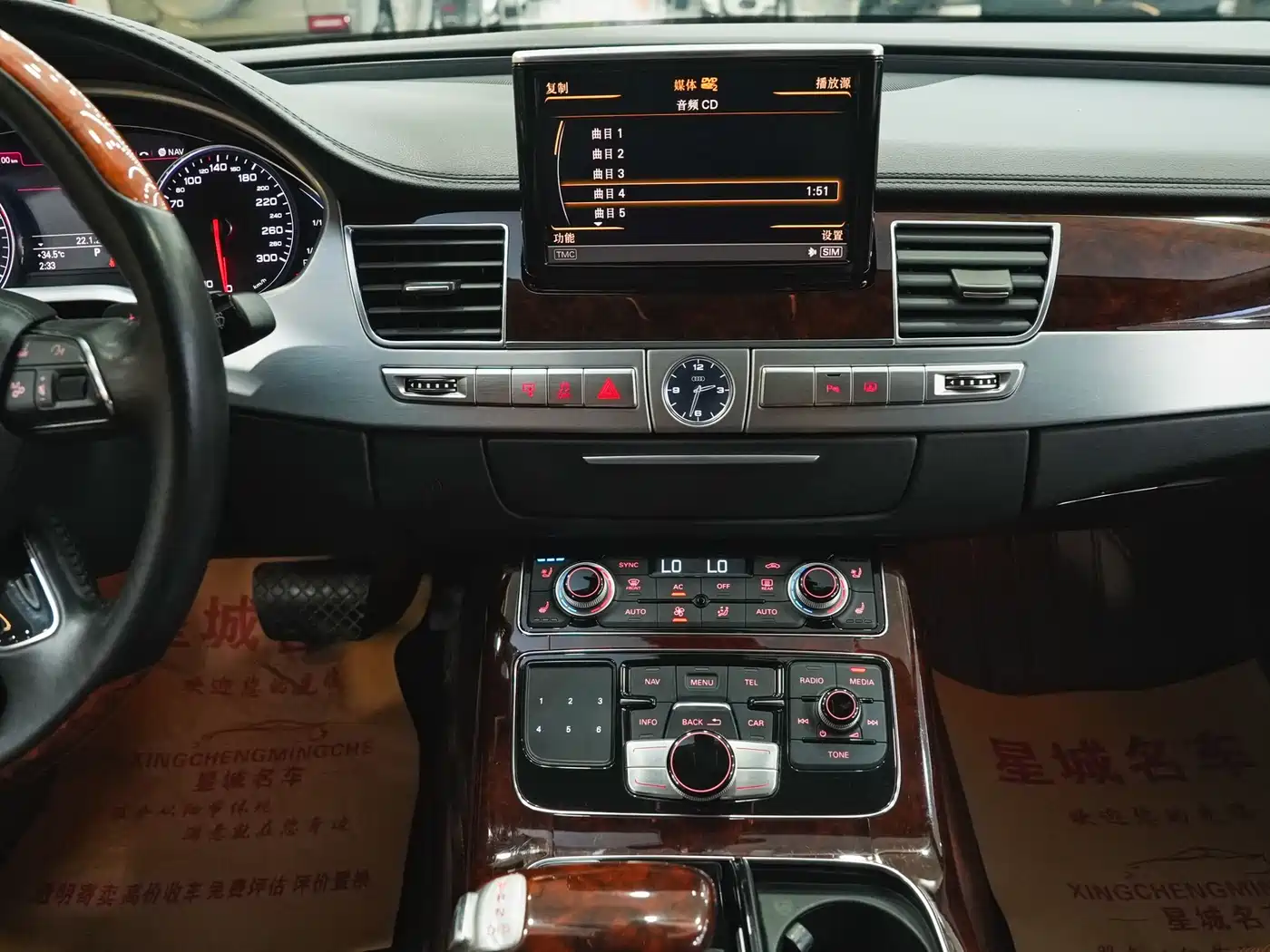 Audi A8 2012 A8L 6.3 FSI W12 quattro фото 18