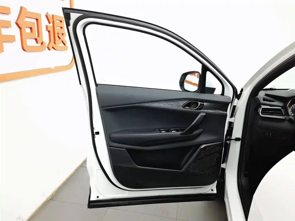 Lynk & Co 06 2023 Remix 1.5T Power Pro фото 8