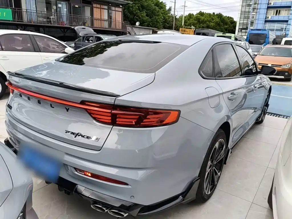 Фото 7 - Geely Preface