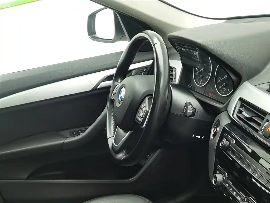 BMW X1 2018 sDrive20Li Leading Model фото 22
