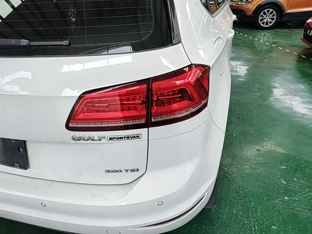 Volkswagen Golf Sportsvan 2016 280TSI Automatic Luxury фото 8
