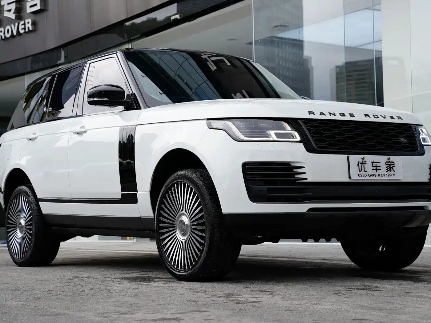 Land Rover Range Rover 2018 3.0 SC V6 Vogue Heritage Edition фото 3