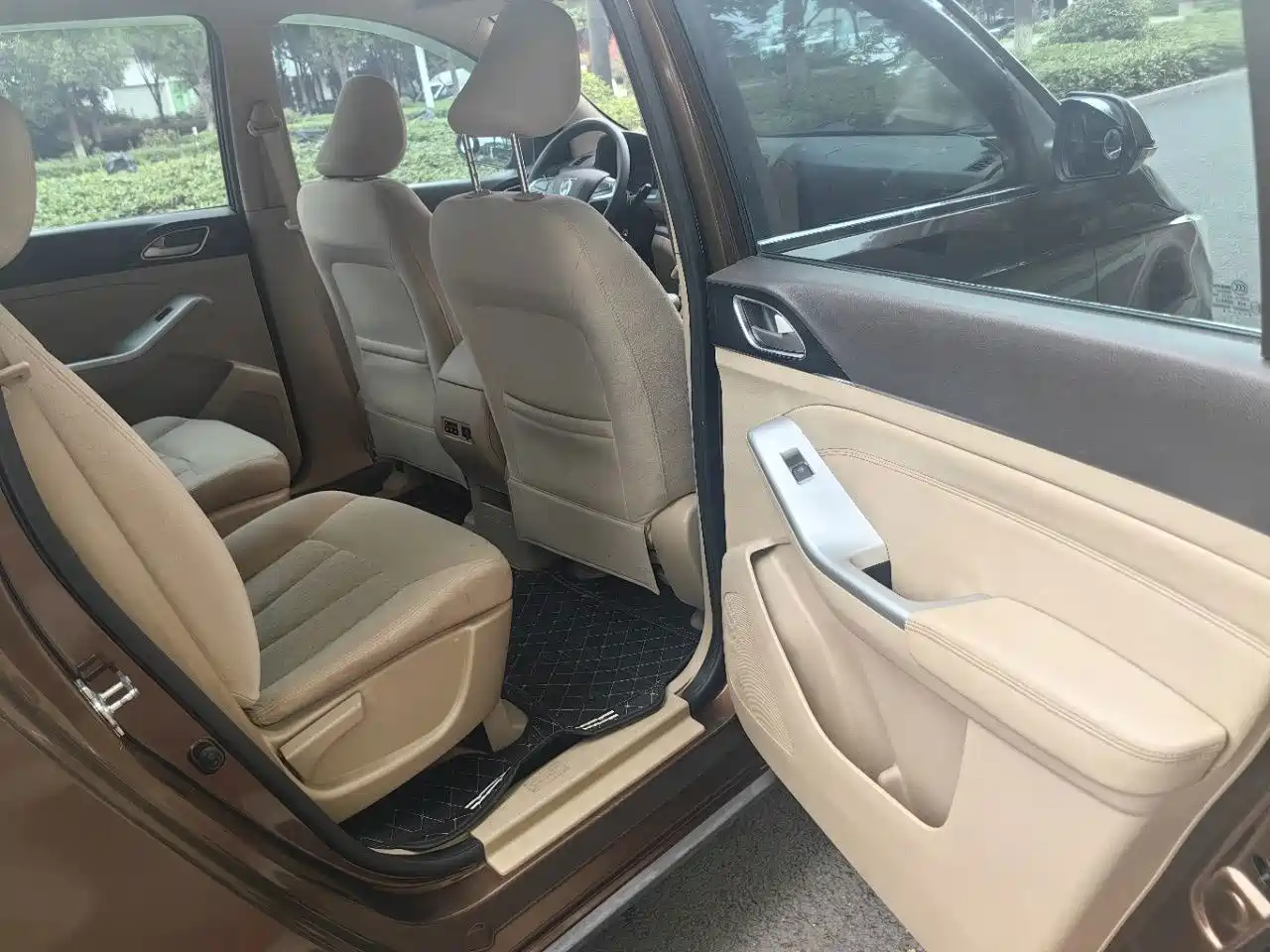 Baojun 730 2015 2014 1.5L Manual Standard 7-seater