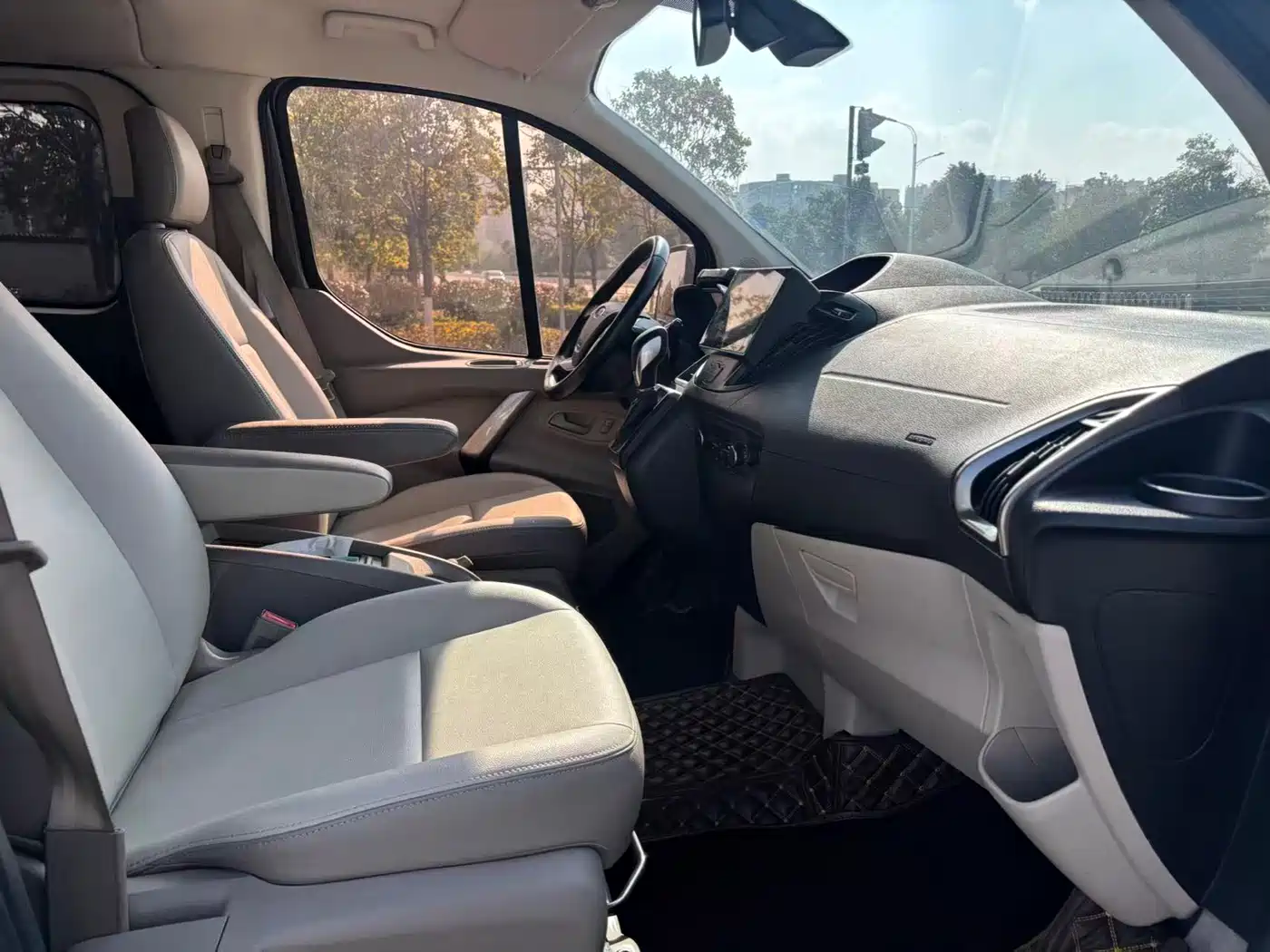 Ford Tourneo 2017 2017 2.0T Automatic Elite Edition