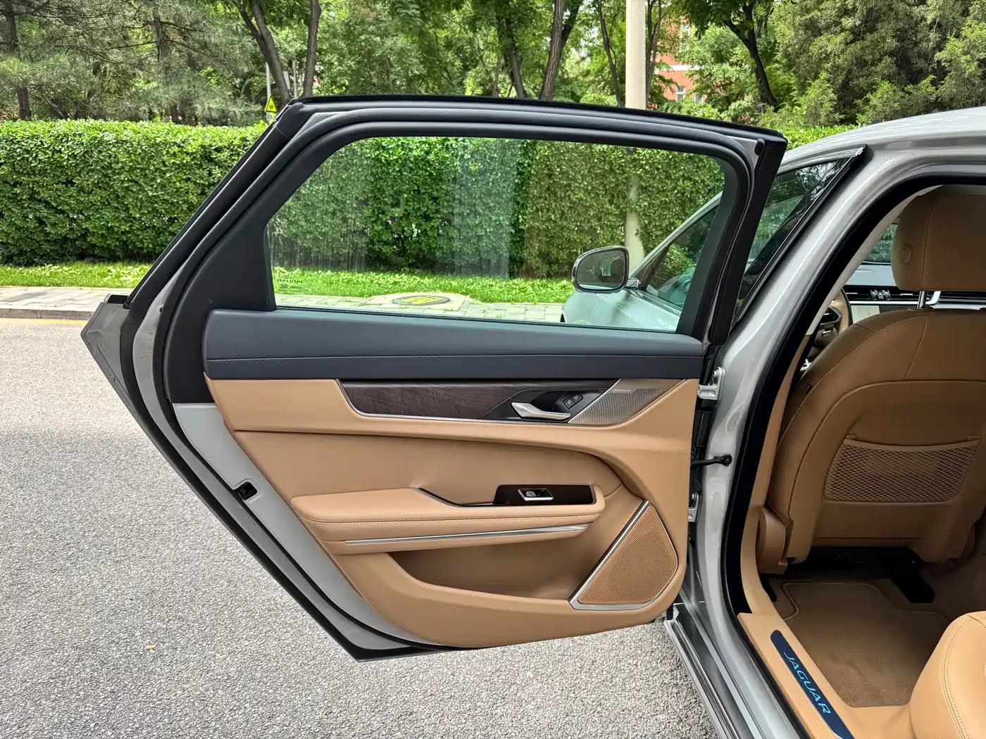 Jaguar XFL 2025 2.0T P250 FWD Luxury Edition фото 16