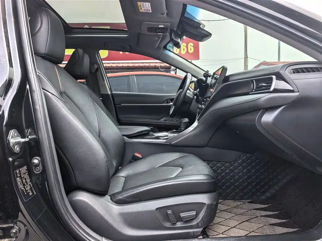 Toyota Camry 2021 Hybrid 2.5HG Luxury Edition фото 15