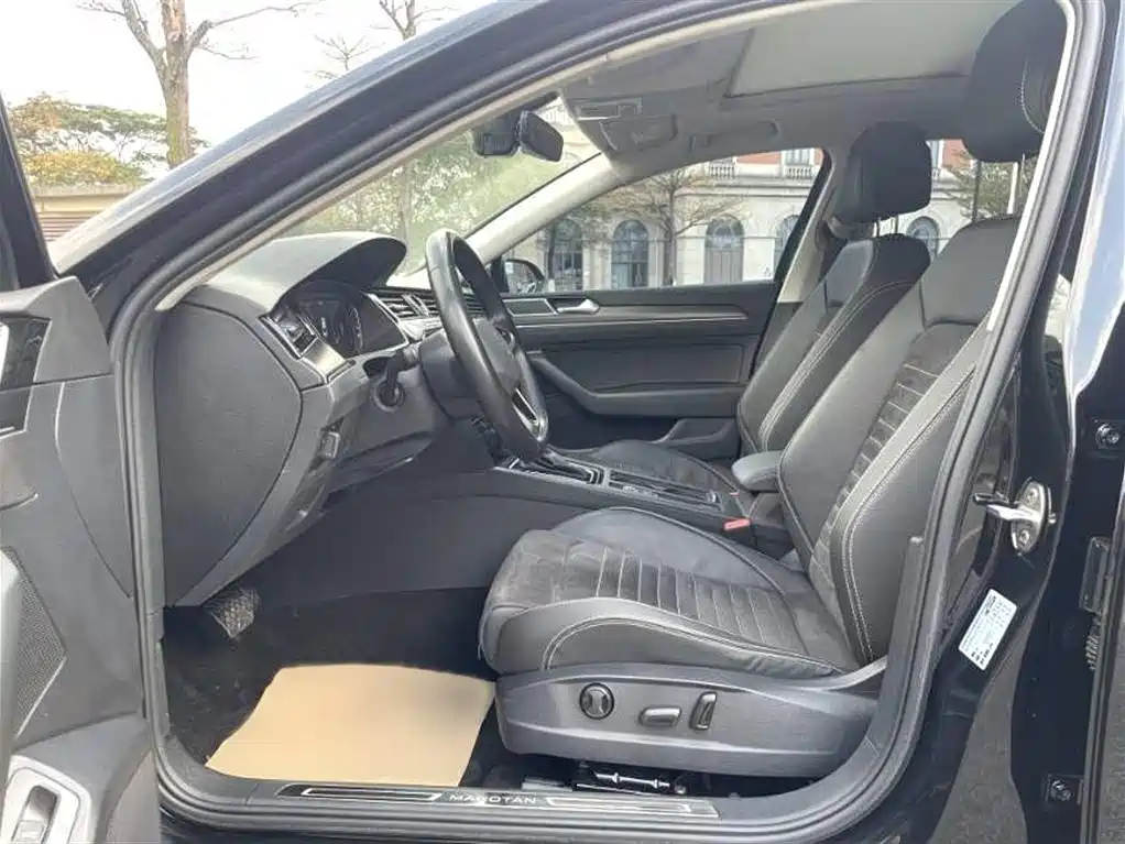 Volkswagen Magotan 2020 330TSI DSG Luxury фото 14