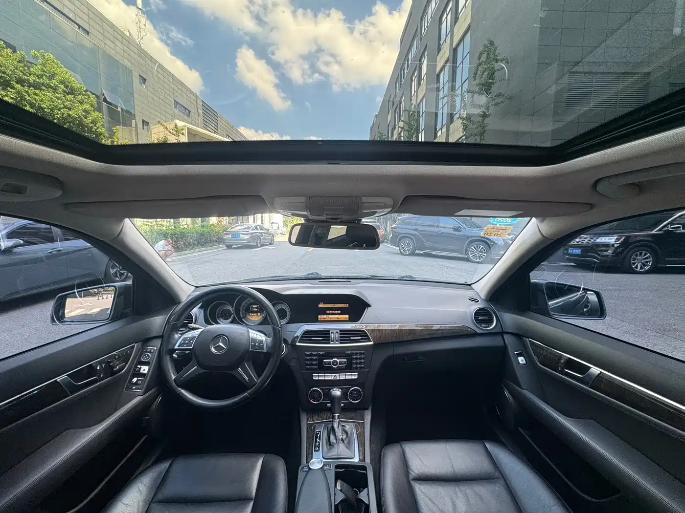Photo 16 - Mercedes-Benz C-Class