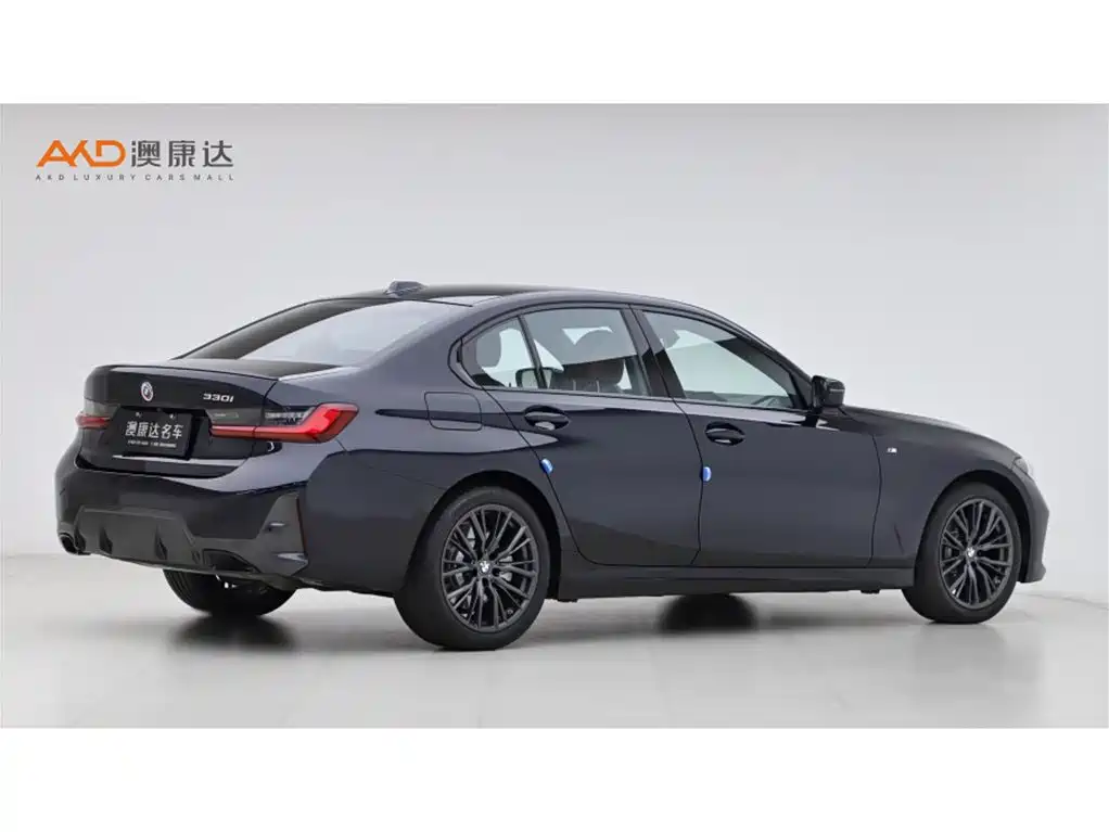 BMW 3 Series 2023 330i M Sport Shadow Edition фото 3