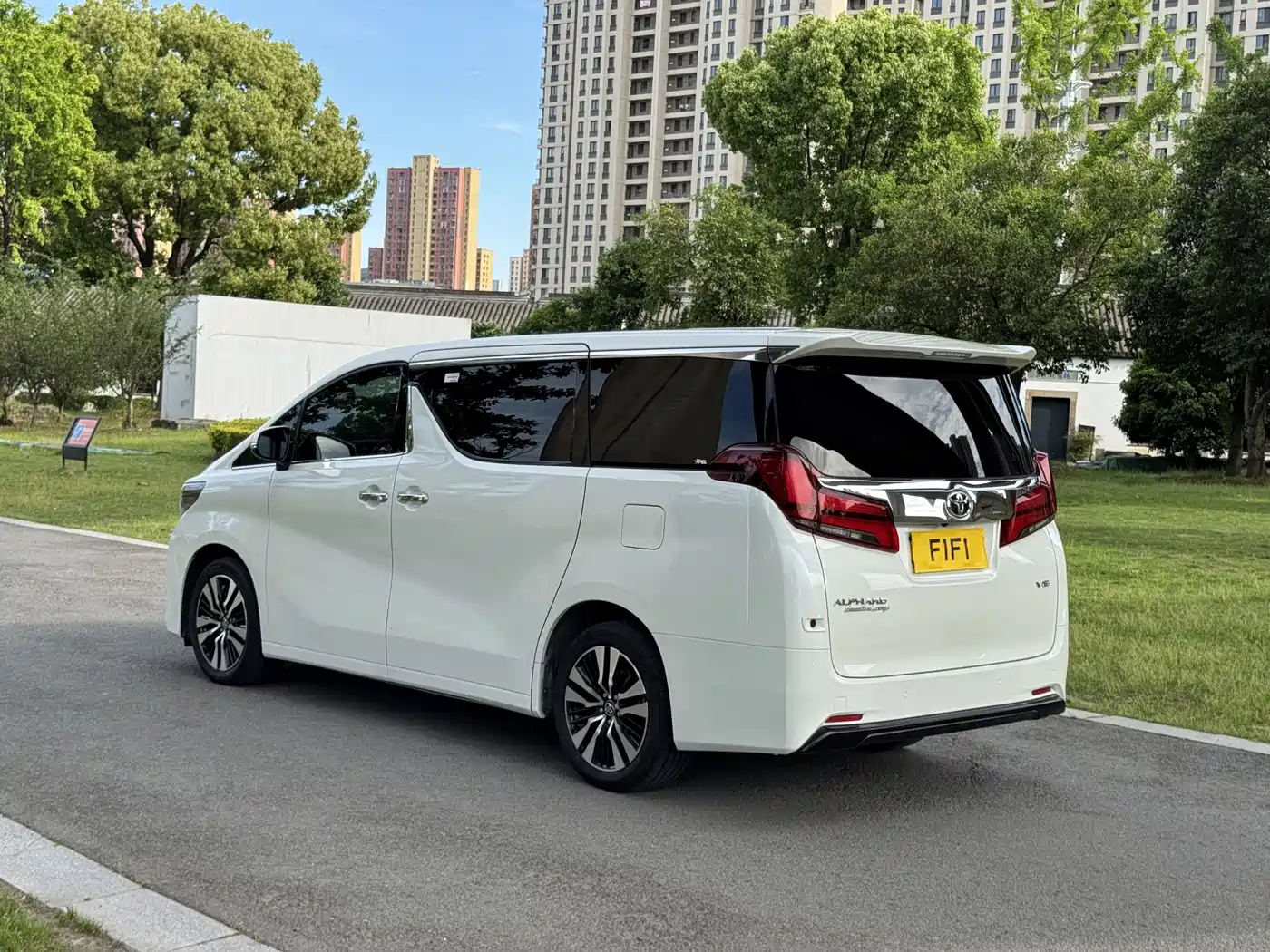 Toyota Alphard 2018 Facelift 3.5L Premium Edition фото 5