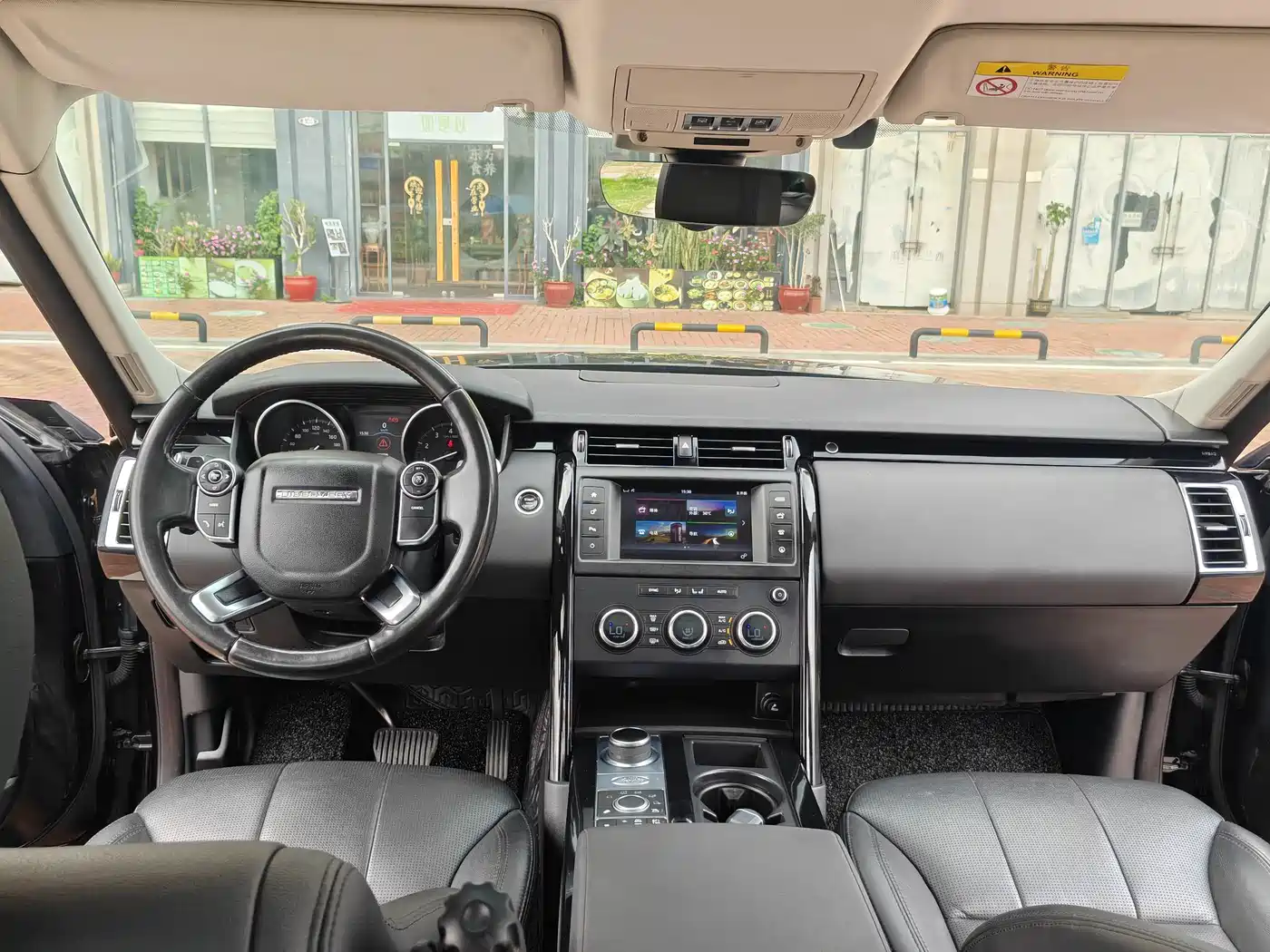 Land Rover Discovery 2017 3.0 SC V6 SE фото 11