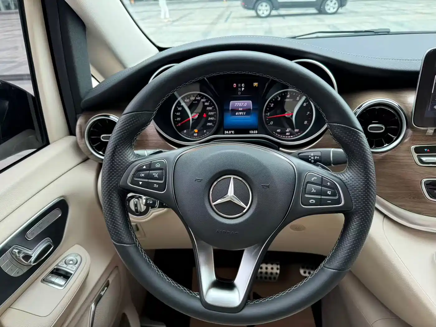 Mercedes-Benz V-Class 2021 V 260 Premium Edition фото 13