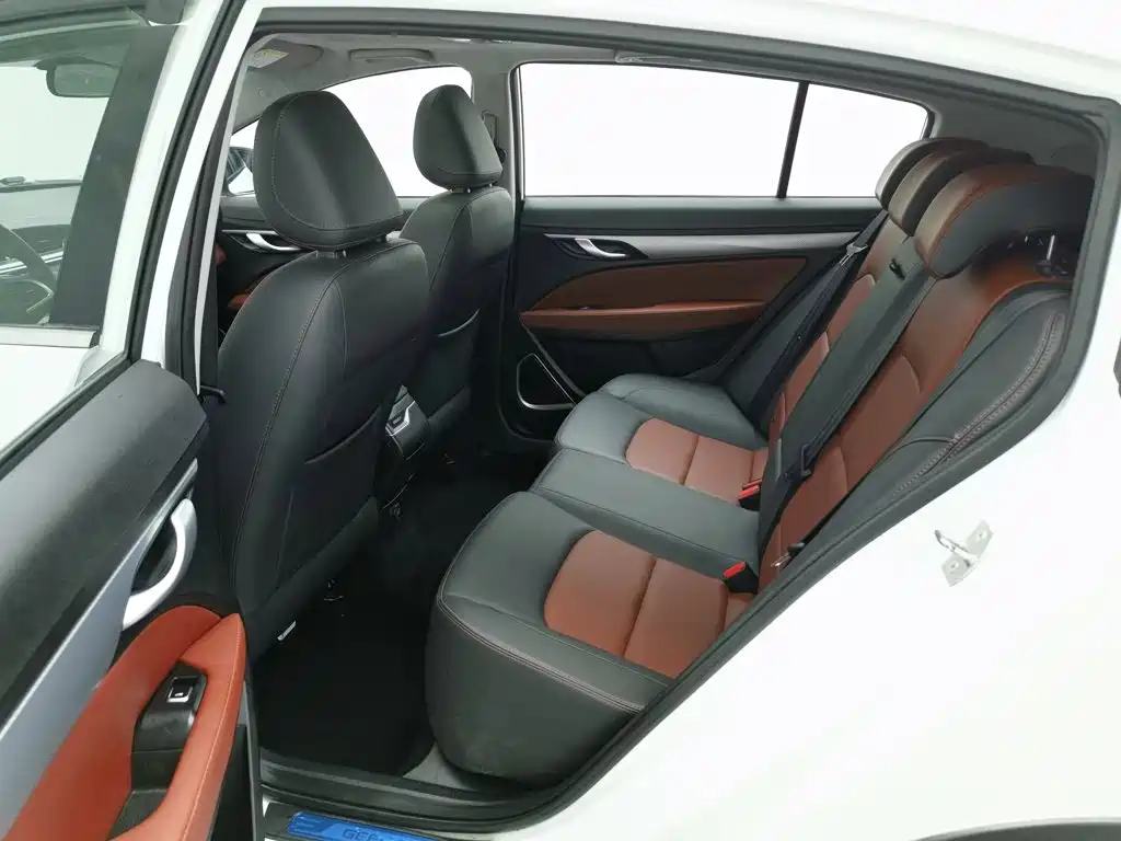 Фото 15 - Geely Vision S1