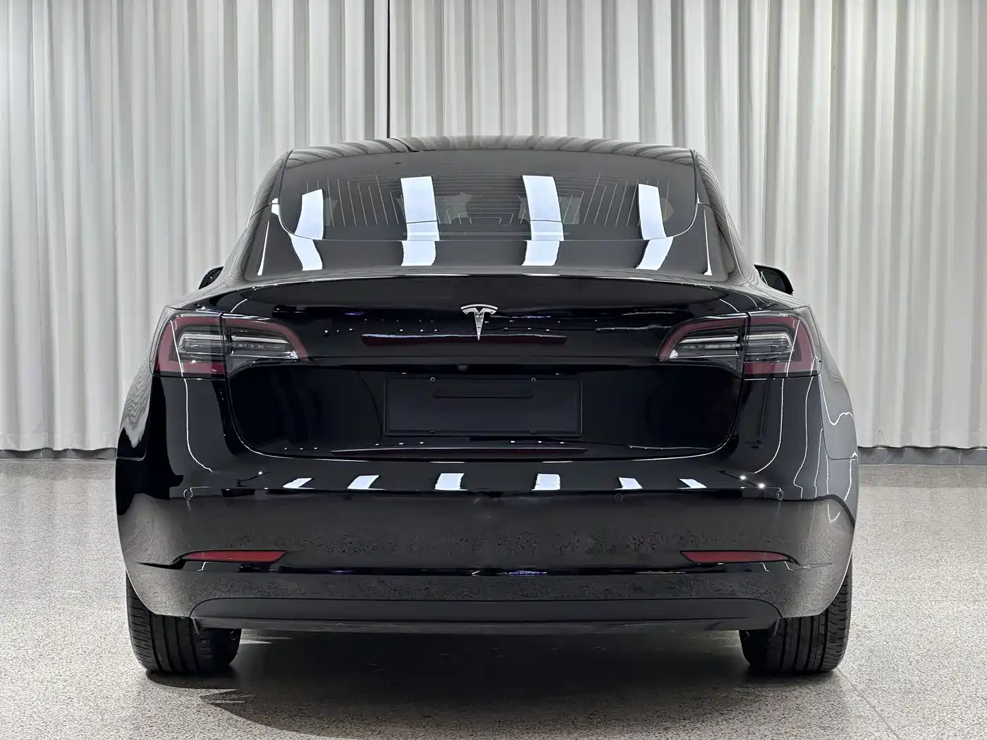 Фото 5 - Tesla Model 3
