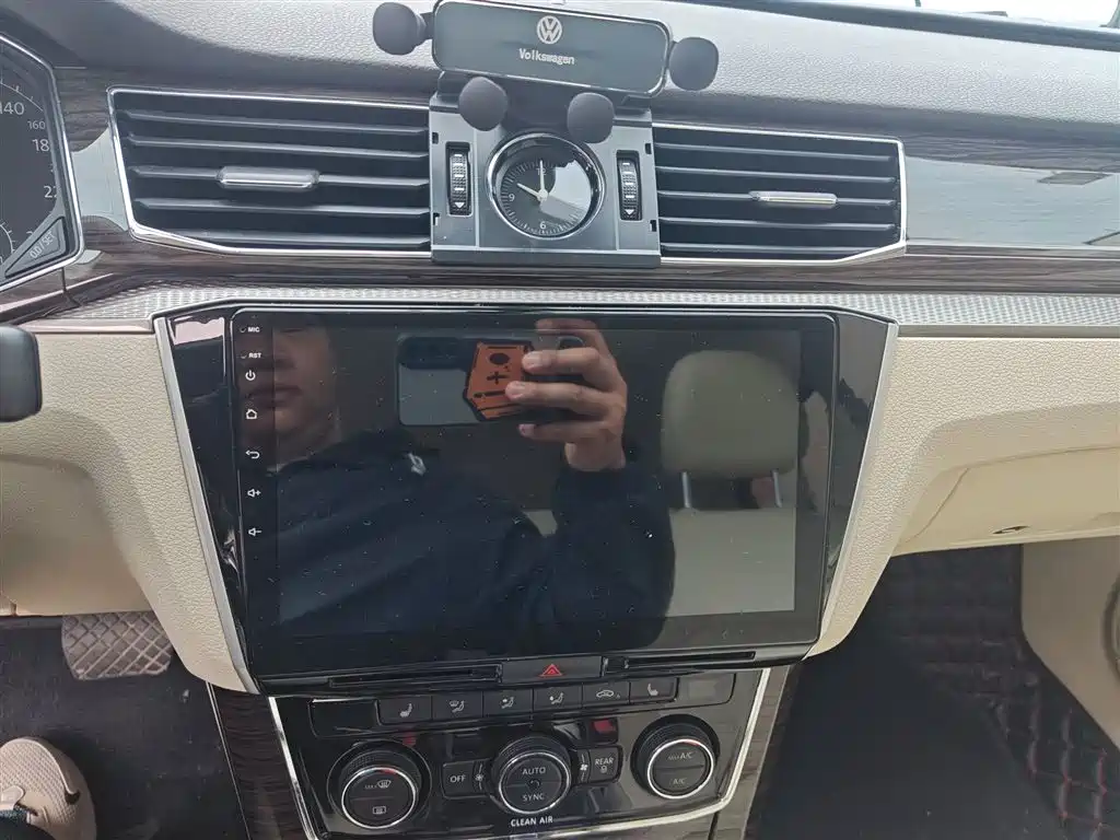 Volkswagen Passat 2016 280TSI DSG Honor Edition фото 13