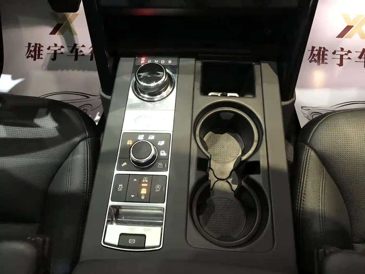 Land Rover Discovery 2018 3.0 SC V6 SE фото 9