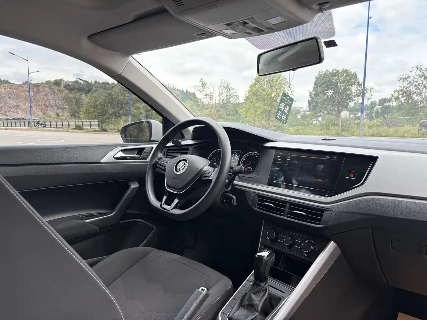 Volkswagen Polo 2021 Plus 1.5L Automatic Panorama Enjoyment Edition фото 5