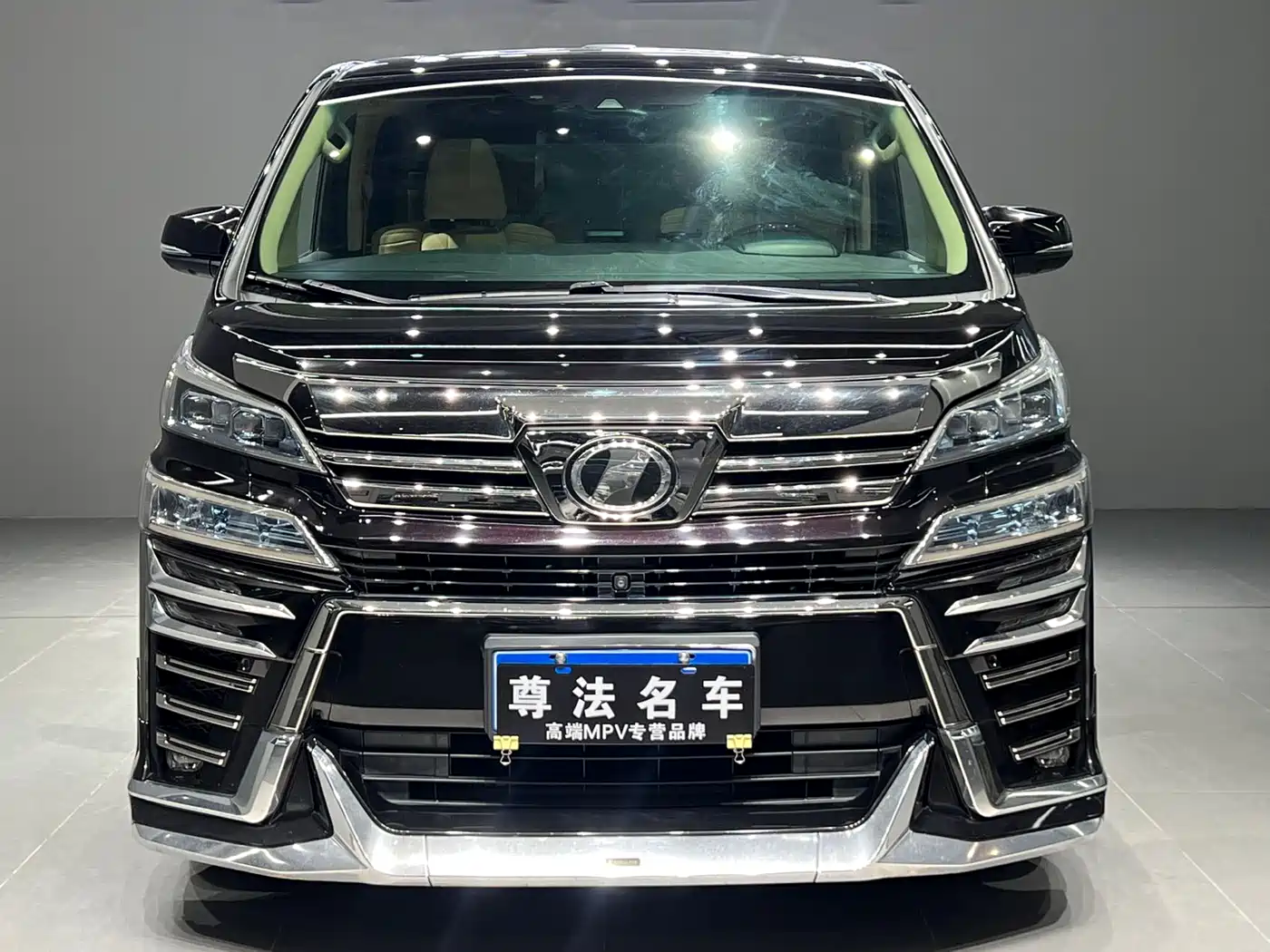 Toyota Vellfire 2019 Hybrid 2.5L HV Premium Edition фото 2