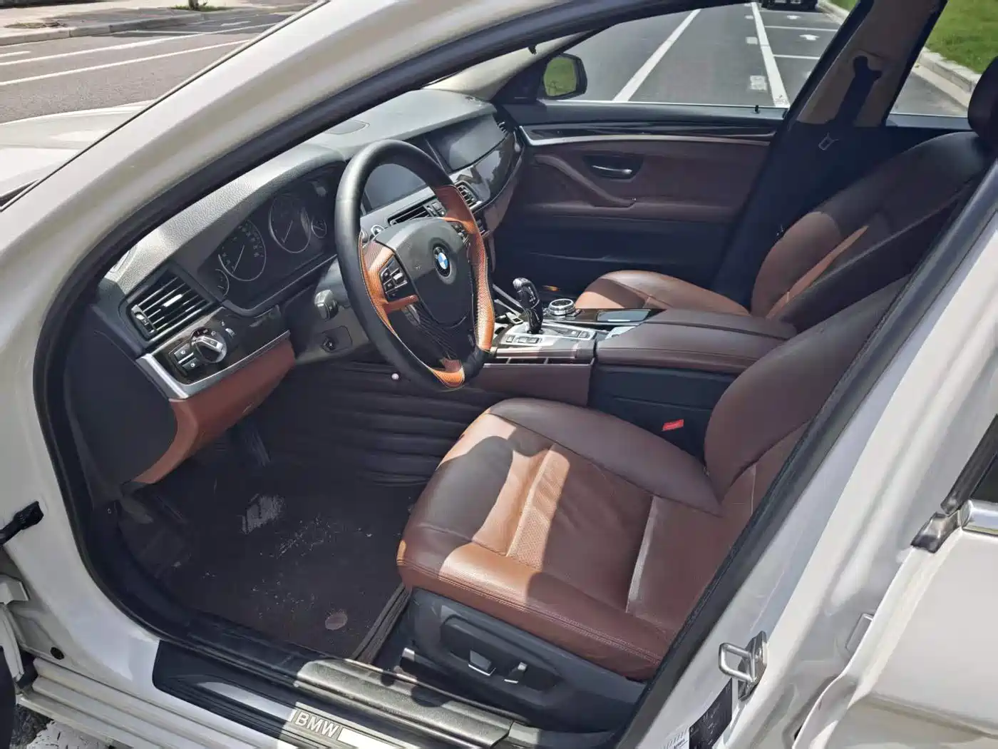 BMW 5 Series 2014 525Li Leading фото 13