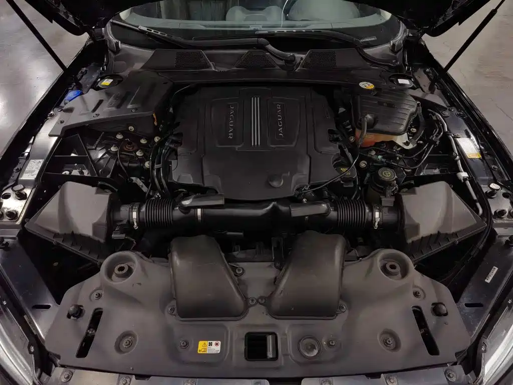 Photo 6 - Jaguar XJ