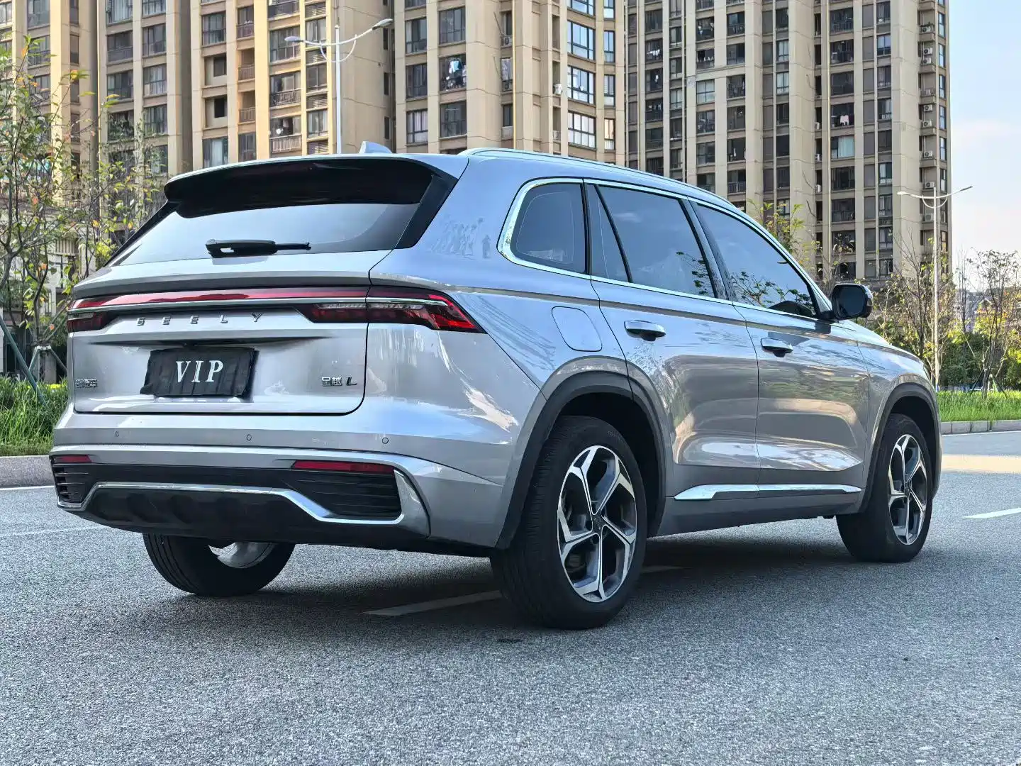 Фото 9 - Geely Monjaro