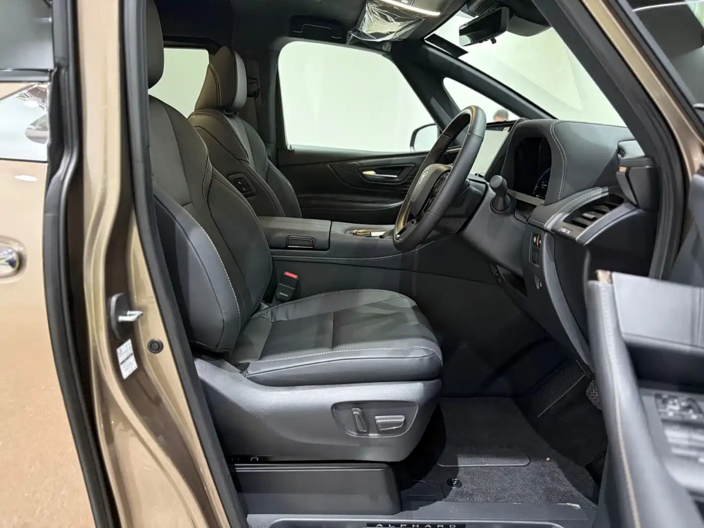 Toyota Alphard 2025 Hybrid 2.5L Prestige Gold Edition фото 4
