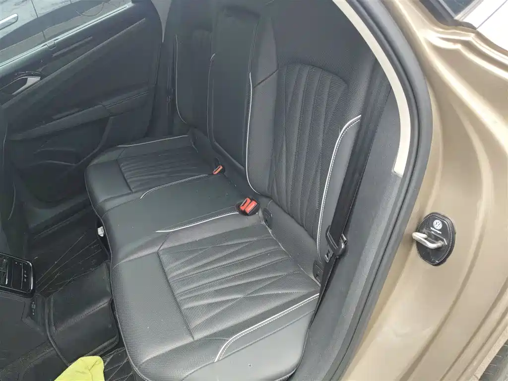Volkswagen Passat 2022 330TSI Starlight Luxury Edition фото 13