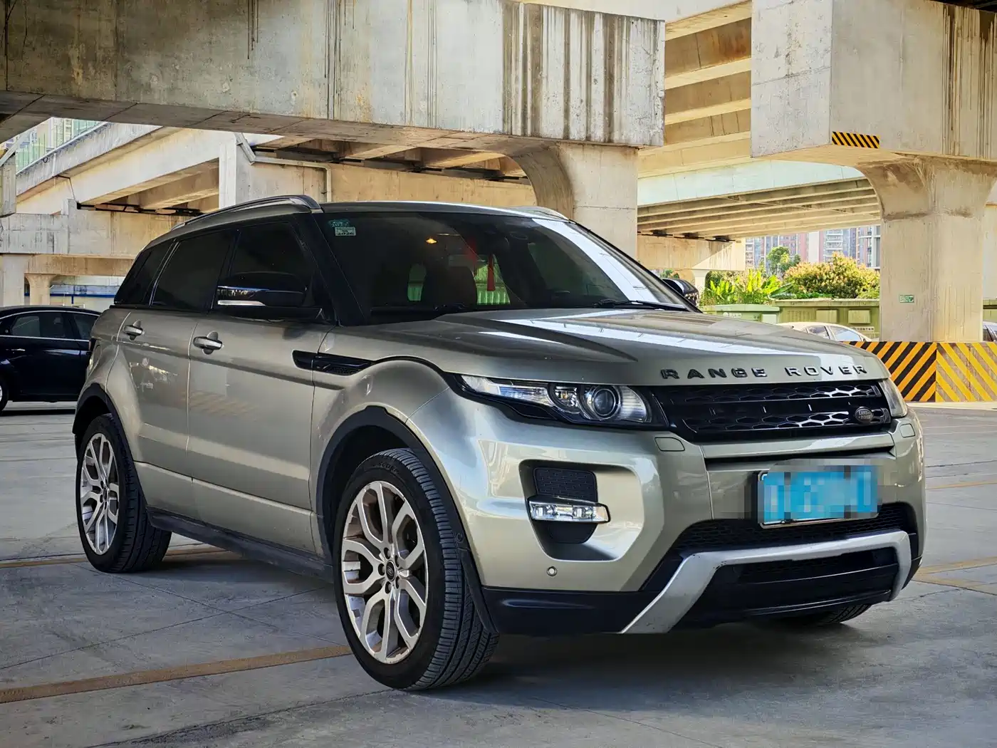 Land Rover Range Rover Evoque (Import) 2014 2013 2.0T 5-door Dynamic Edition