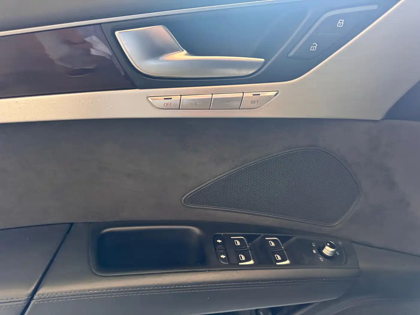 Audi A8 2011 A8L 3.0 TFSI quattro Luxury (213kW) фото 19