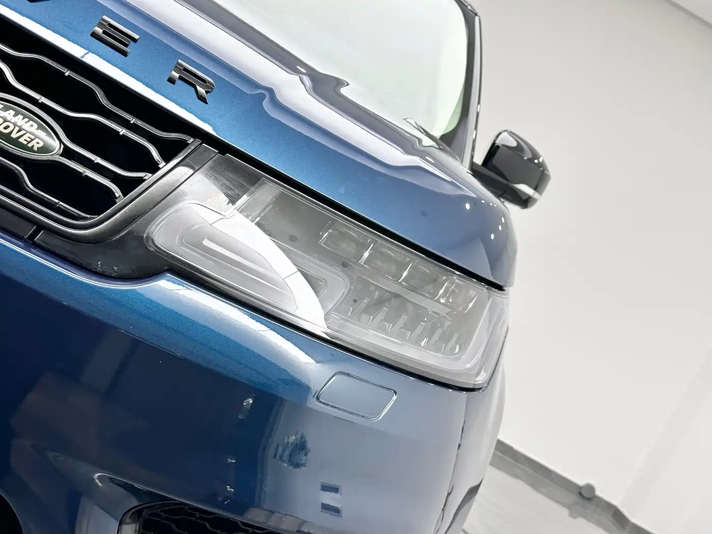 Land Rover Range Rover Sport 2022 3.0 L6 Indigo Flowing Light Edition фото 17