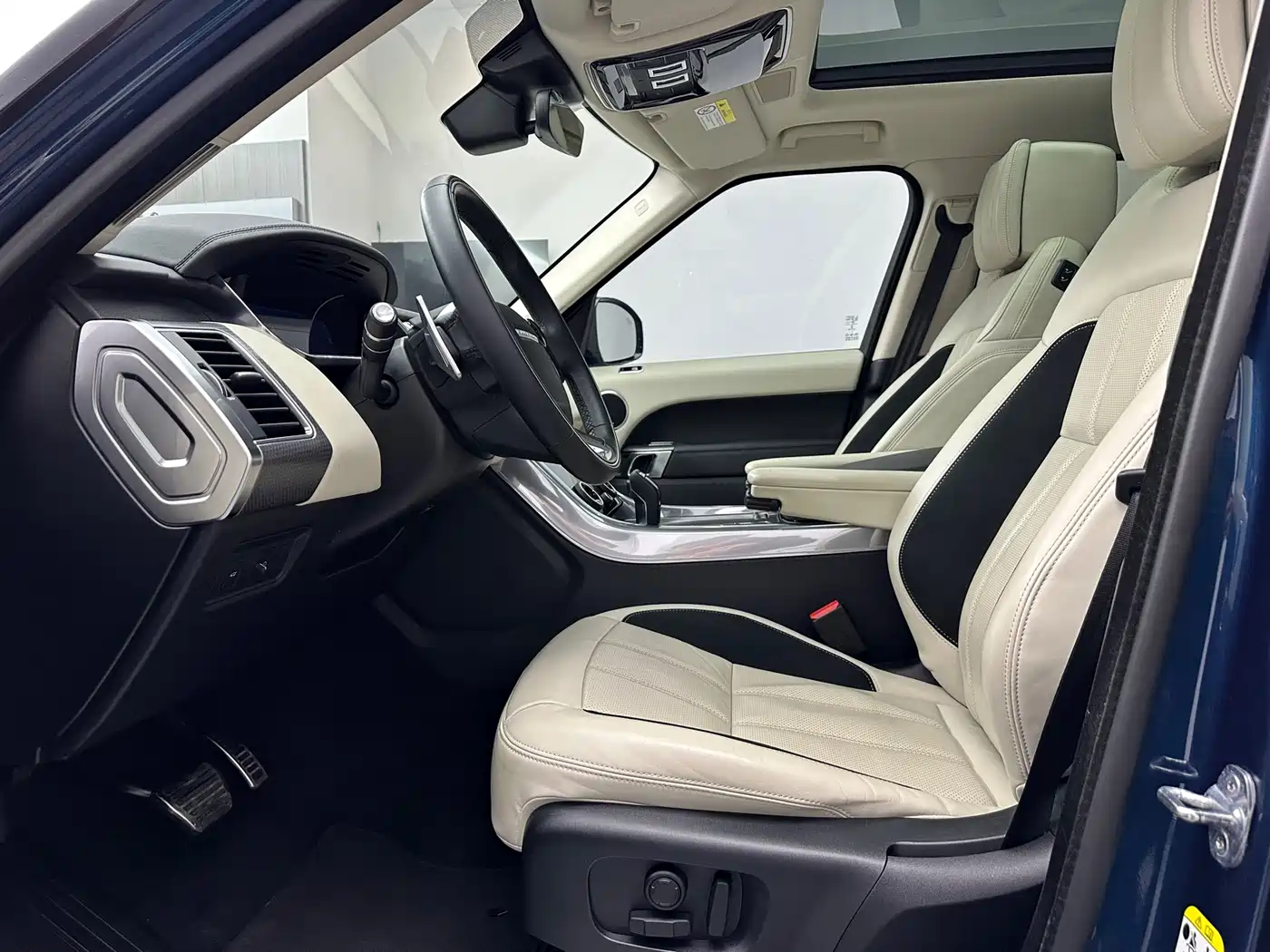 Land Rover Range Rover Sport 2022 3.0 L6 Indigo Flowing Light Edition фото 9