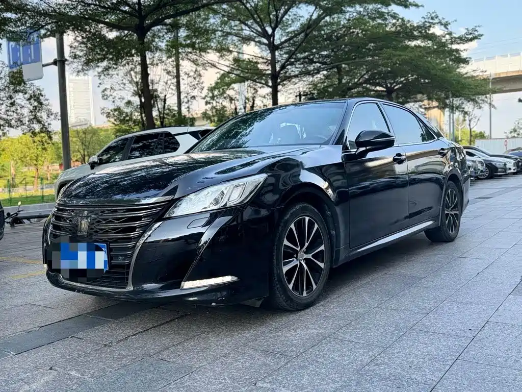 صورة 1 - Toyota Crown