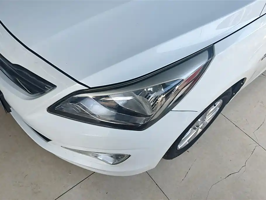 Hyundai Verna 2014 1.4L Manual Fashion GS фото 5