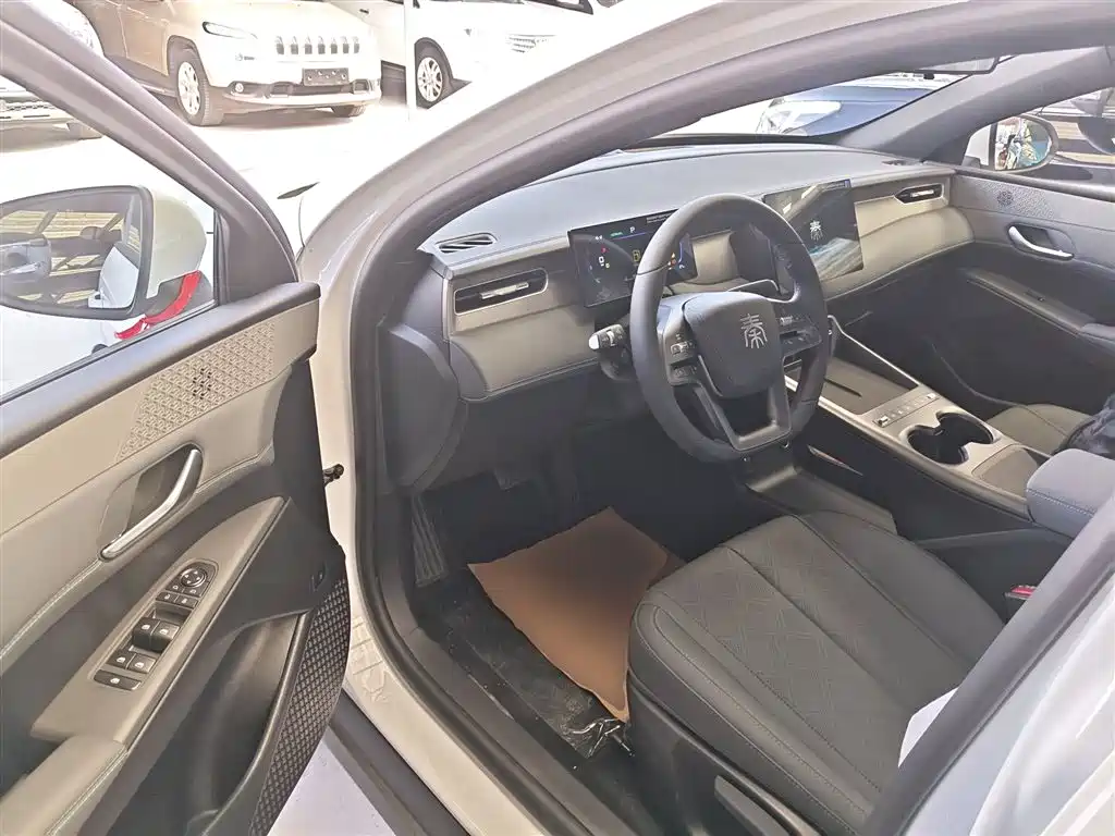 BYD Qin PLUS 2026 DM-i Smart Edition 128KM Progressive фото 16
