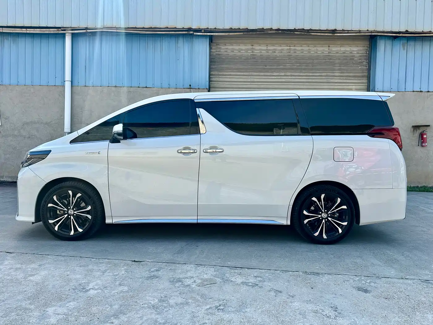 Toyota Alphard 2021 Hybrid 2.5L Premium фото 4