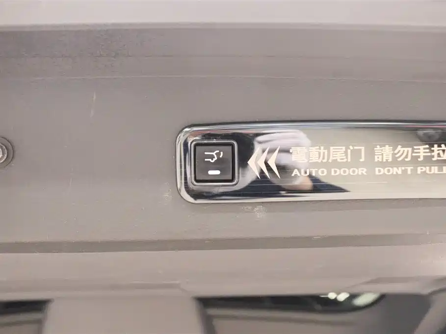 Toyota Granvia 2023 2.5L Hybrid Comfort Edition фото 24