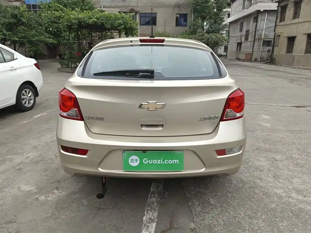 Chevrolet Cruze 2013 Hatchback 1.6L Manual Luxury фото 6