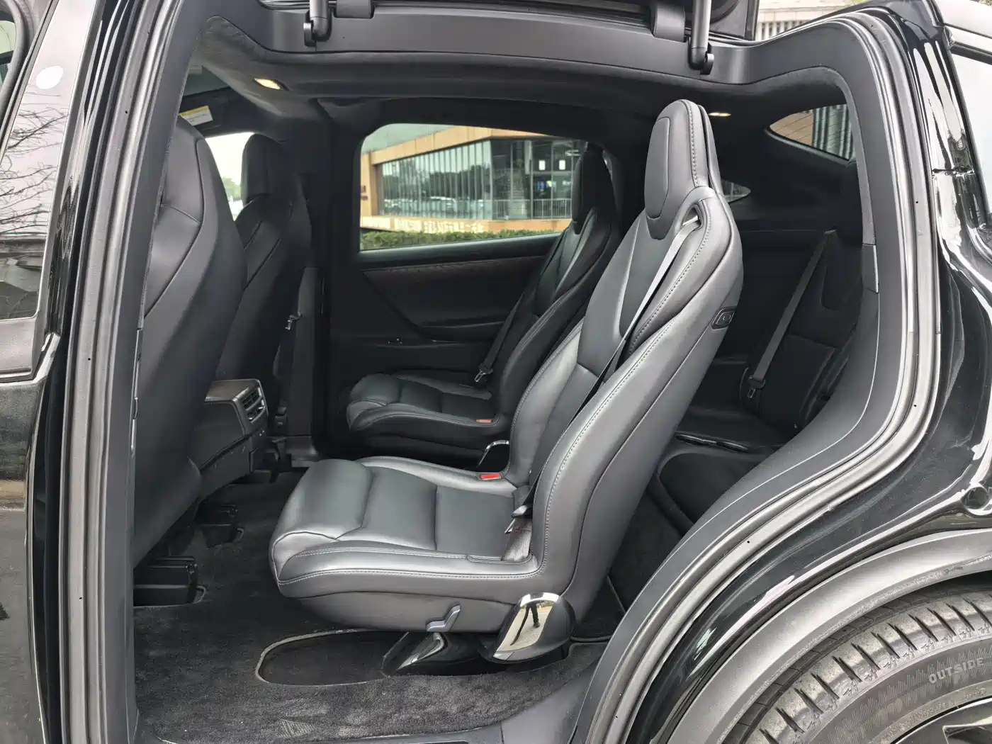 TESLA MODEL X