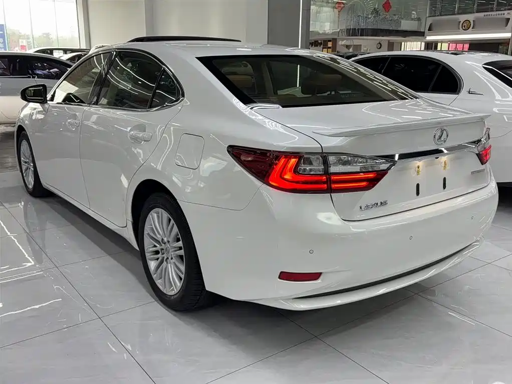 Lexus ES 2015 200 Comfort Edition фото 15