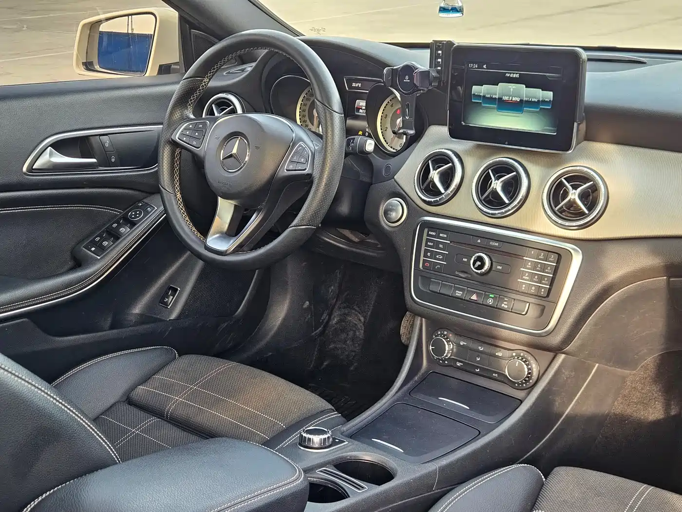 Mercedes-Benz CLA (Import) 2016 Facelift CLA 200 Sport фото 13