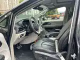 Фото 8 - Chrysler Pacifica PHEV