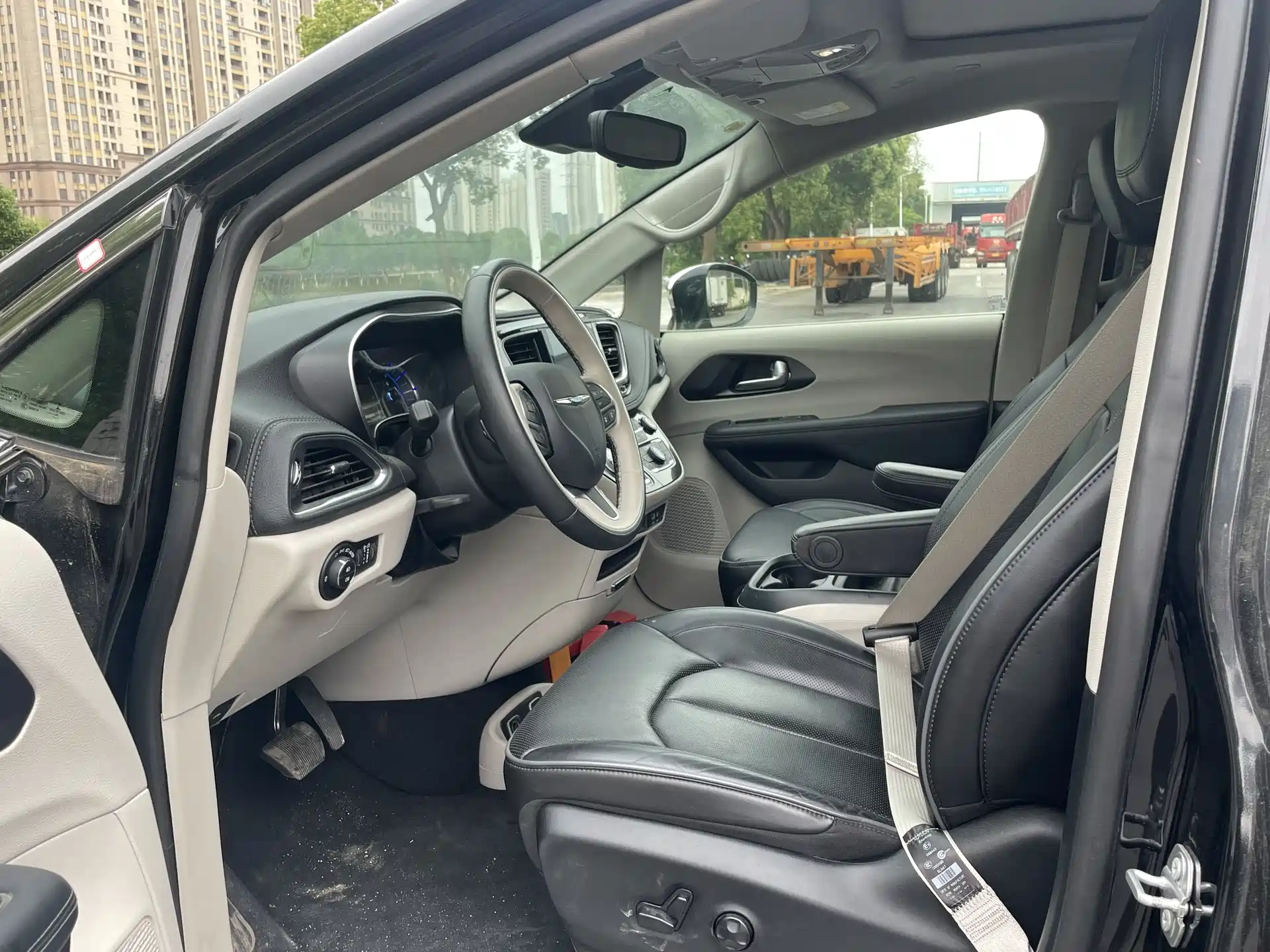 Фото 8 - Chrysler Pacifica PHEV
