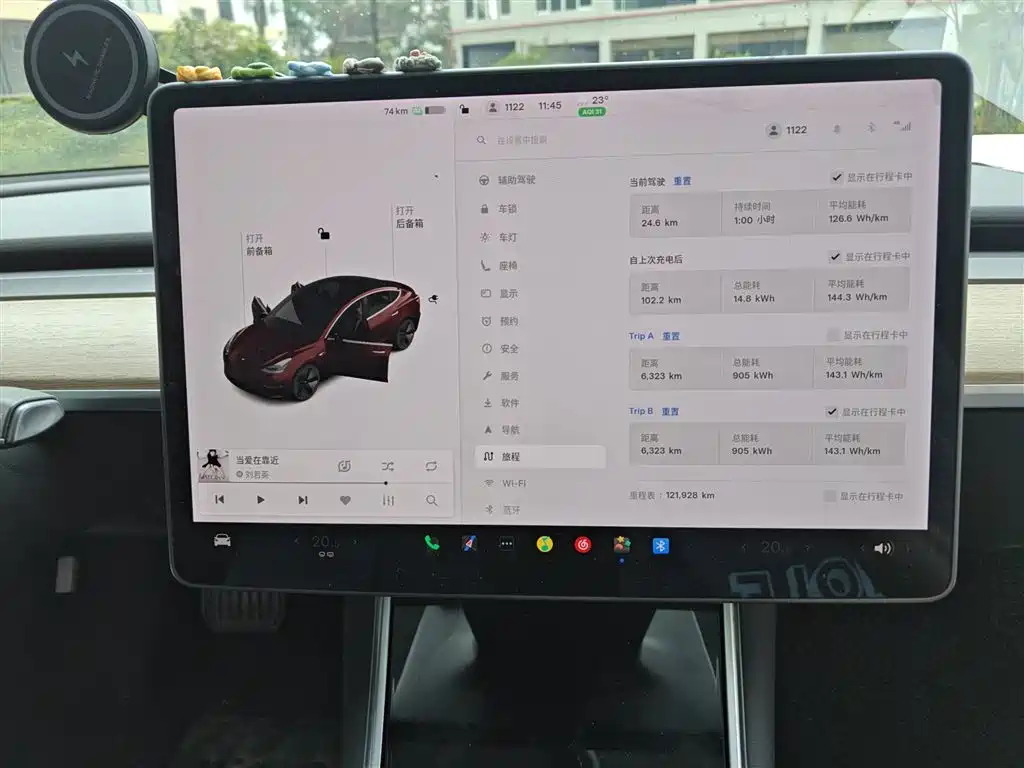 TESLA MODEL 3