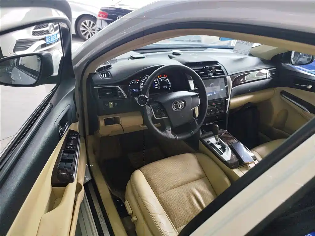 Toyota Camry 2015 2.0G Leading Edition фото 12