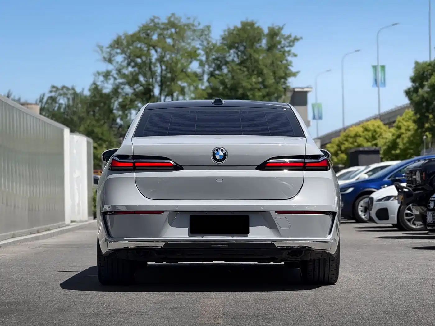 BMW 7 Series 2023 Model 735Li Luxury Package фото 17