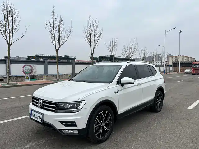 VOLKSWAGEN TIGUAN L