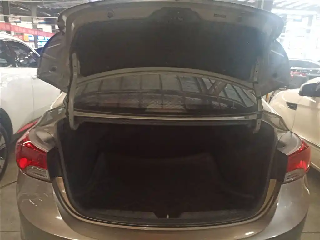 Hyundai Langdong 2012 1.6L Automatic Fashion фото 19